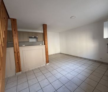 Location Appartement 2 pièces 37m² CHARLIEU 42190 - Photo 3
