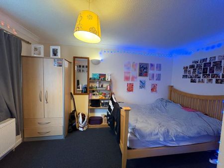 4 bedroom end of terrace house to rent - Photo 5