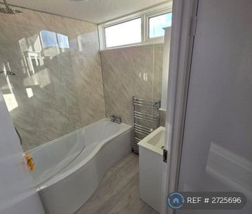 4 bedroom semi-detached house to rent - Photo 1