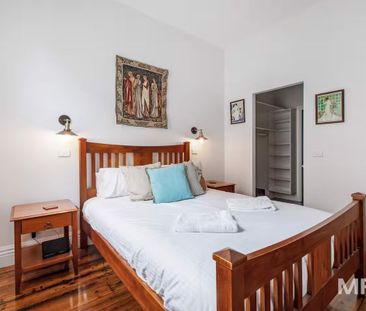 Historic elegance with modern comfort - Photo 4