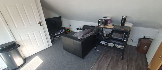 Flat 4, 18 Flora street, Cathays, Cardiff, CF24 4EP - Photo 1
