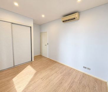 Spacious 2-Bedroom Split-Level Apartment with Beautiful Water Views | 2 Side-by-Side Parking + Storage Cage | Resort Facilities | - Photo 2