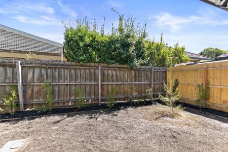 Luxurious Low-Maintenance Living in a Blue-Chip location! - Photo 3