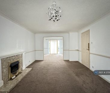 3 bedroom detached house to rent - Photo 2