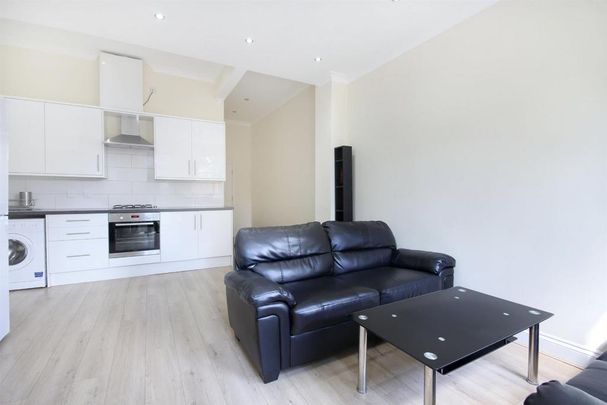 3 bedroom flat to rent - Photo 1