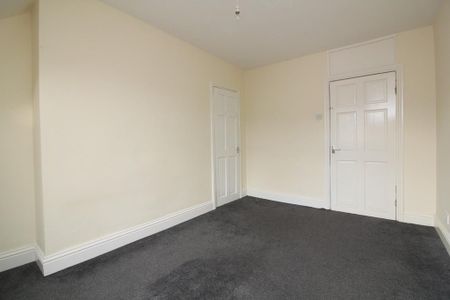 3 bedroom end of terrace house to rent - Photo 4
