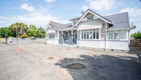 One bedroom, fantastic location! - Photo 5