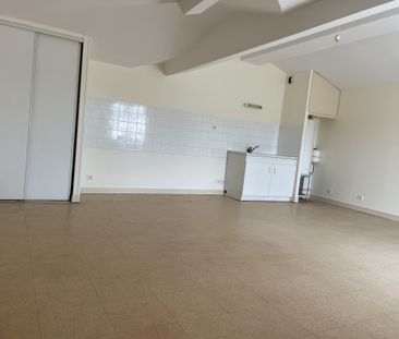 Location Appartement 2 pièces 55m² BEAUVOIR SUR NIORT 79360 - Photo 6