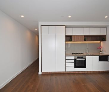 Modern Apartment in the Heart of Bentleigh - Photo 2