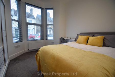 1 bedroom in a house share to rent - Photo 2