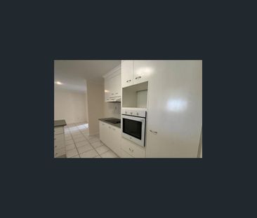 Family Home in Quiet Court Location - Photo 6