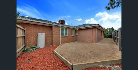 “Your Perfect Family Nest: 4 Bedrooms, 2 Bathrooms, and Gragae Space” - Photo 3