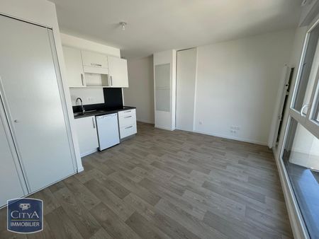 Location Appartement 1 pièce 25m² LA ROCHE SUR YON 85000 - Photo 4