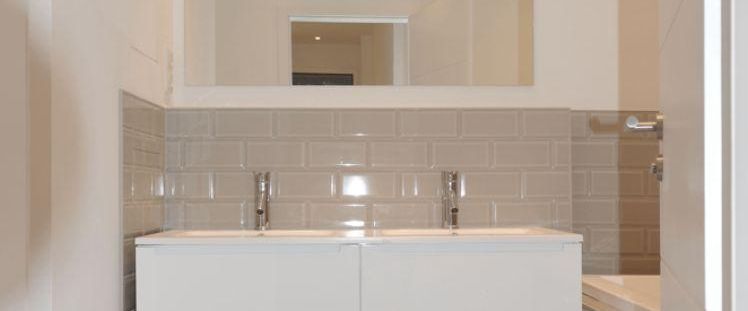 Erstbezug nach Komplettrenovierung! Super schöne, Familienwohnung mit Balkon in beliebter Wohnlage - Photo 1