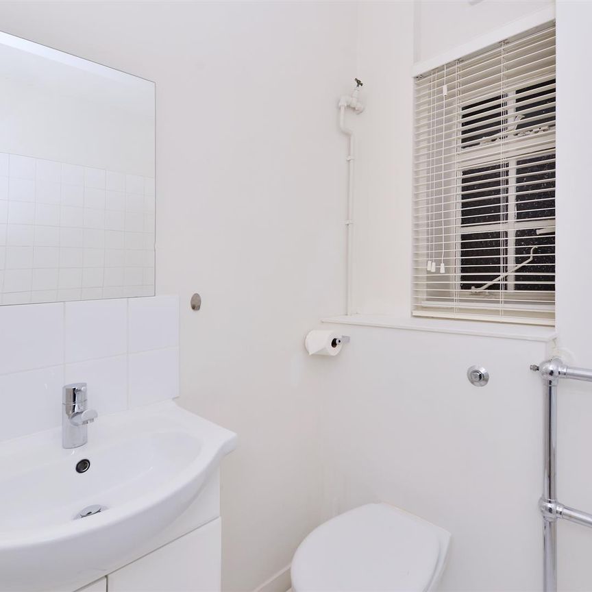 Pelham Court, Fulham Road, London - Photo 1