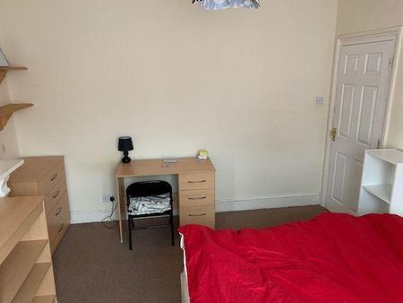 5 bedroom terraced house to rent - Photo 4