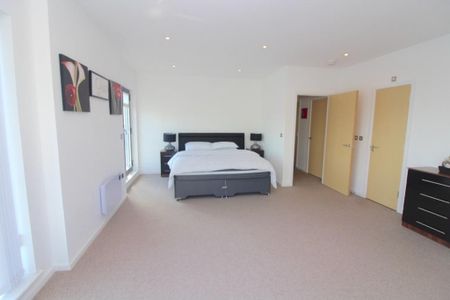 2 bedroom penthouse to rent - Photo 2