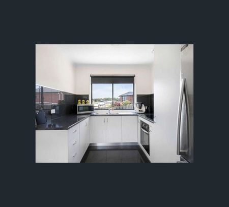 1/8 Hales Street, Penguin, Tas 7316 - Photo 3