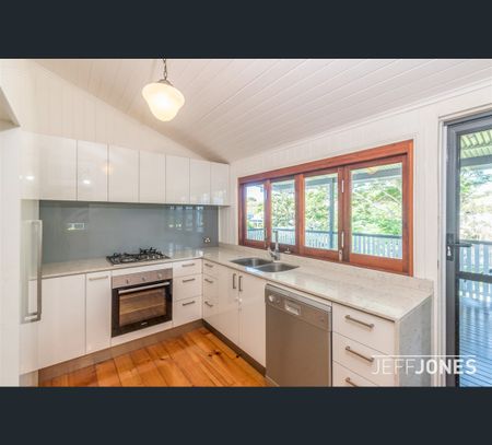 36 Thomas Street, Greenslopes, Qld 4120 - Photo 2