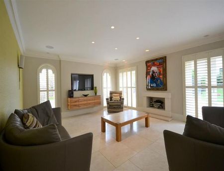 5 Bedroom Detached To Let - Photo 2