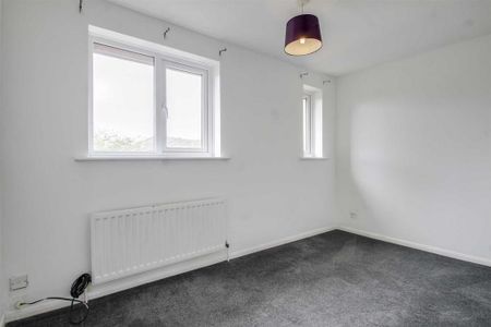 2 bedroom end of terrace house to rent - Photo 2