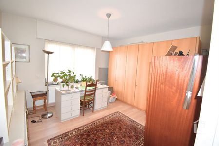 Ruim, recent gelijkvloers appartement in centrum Sint-Denijs-Westerm - Foto 4