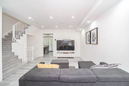 For Lease - 211 Andona Crescent Unit# Main Floor, Toronto, Ontario - Photo 3