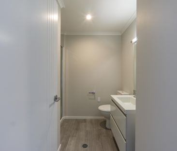 Beautifully Presented Executive Townhouse - Photo 4