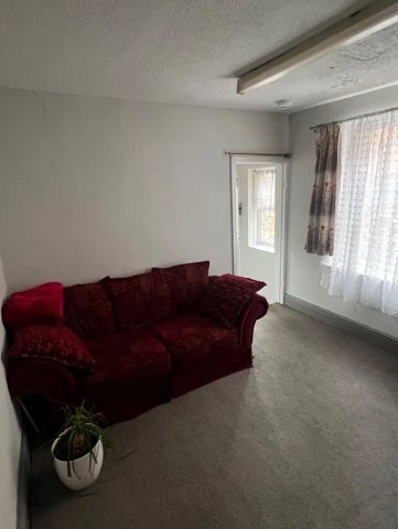 Room in a Shared House, Grove Park Avenue, BS4 - Photo 2