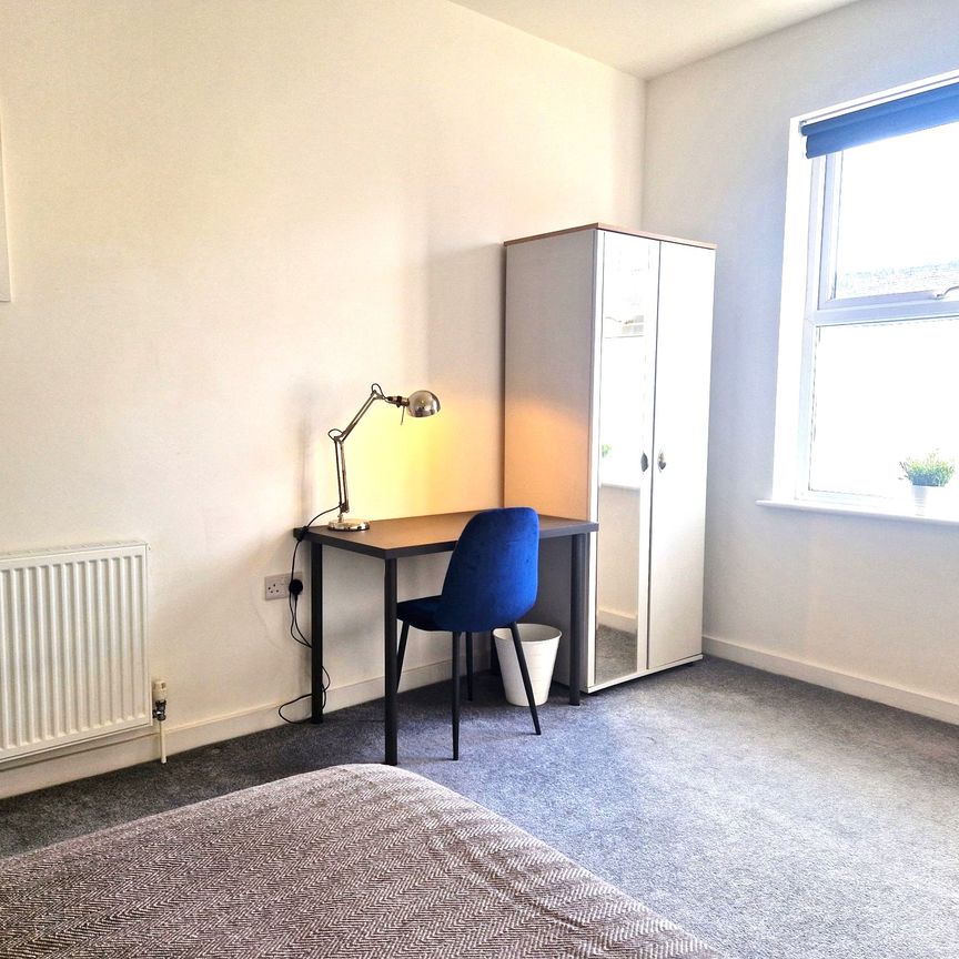Flat 3 - Photo 1