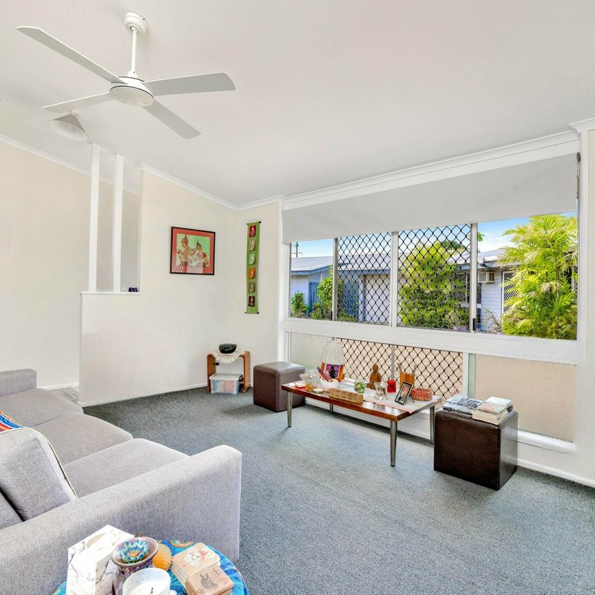 ROOMY & CENTRALLY LOCATED!! - Photo 1