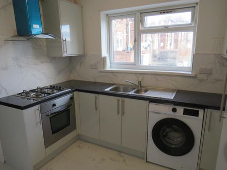 2 bedroom flat to rent - Photo 4