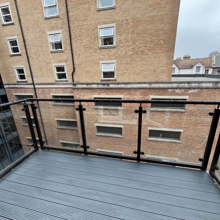 2 bed flat to rent in Commercial Road, Bournemouth, BH2 - Photo 1