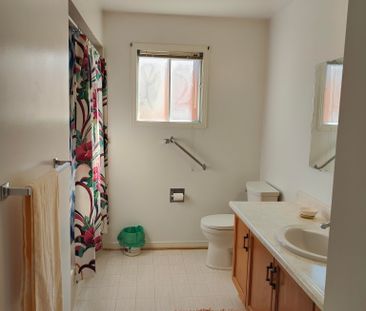 For Lease - 29 Kingsplate Crescent, Toronto, Ontario - Photo 2