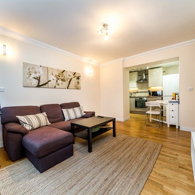 Two bedroom flat-share close to Shoreditch High Street Station - Photo 1