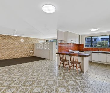 Spacious Home in Prime Maroochydore Location - Available Now - Photo 3