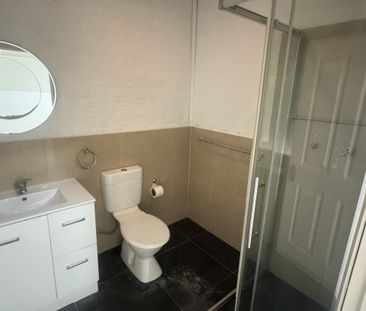 ONE WEEKS FREE RENT IF LEASED PRIOR TO XMAS BREAK!!! - Photo 5