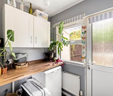 3 bedroom end of terrace house to rent - Photo 3