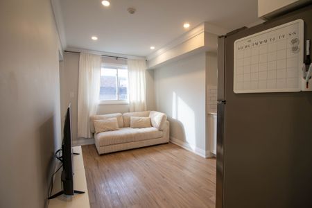 **SPACIOUS** Extended Bachelor Apartment in Welland!! - Photo 3