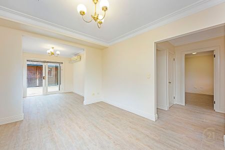 Immaculate Two Level Family Home - Photo 5