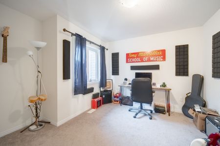 For Lease - 10 Alexandra Drive, Thorold, Ontario - Photo 2