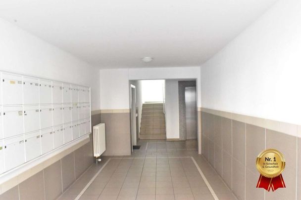 Neu & komfortabel! Attraktive 2-Raum-Wohnung mit Aufzug & Einbauküche - Photo 1