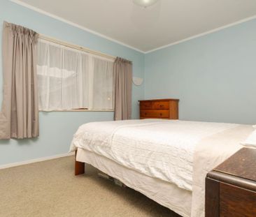 Fabulous in Mangere Bridge - Photo 6