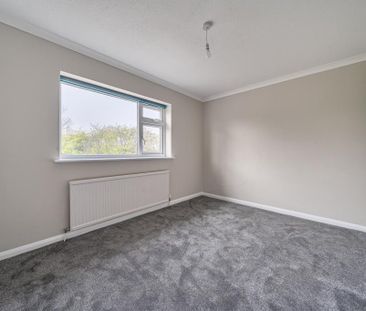 4 bedroom detached bungalow to rent - Photo 2