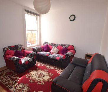 3 bedroom terraced house to rent - Photo 6