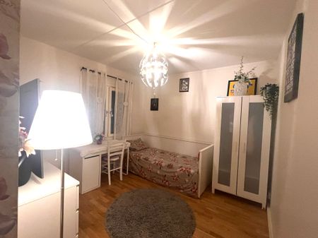 Sorögatan, Kista - Photo 3