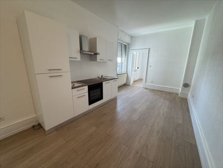 Location Appartement 3 pièces 83m² - Photo 3