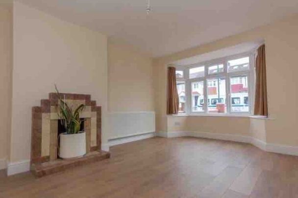 Beautiful 4/5 Bed house to let for £3500 in Wembley HA9 Available 7th November 2025 - Photo 1