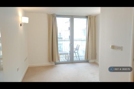 1 bedroom flat to rent - Photo 3