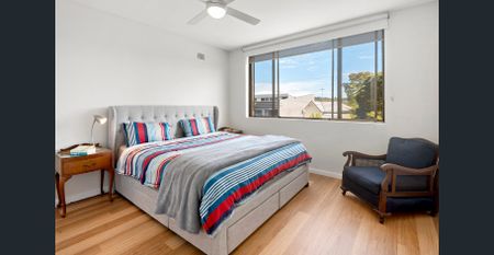 Stylish apartment in central leafy pocket - Photo 2